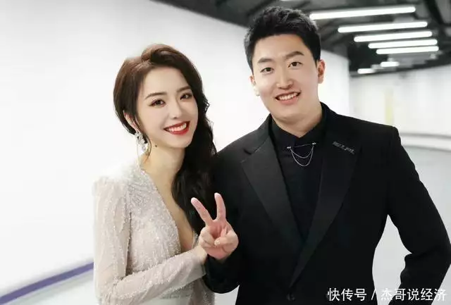 圣马梅尔迪加尔县谐星余霜再婚越发妩媚，一组照片气质极佳，管泽元赚大了曾被千万人告白“我等你长大”，如今她27岁长出这样，网友：告辞了
