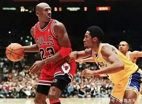 NBA历史最强背身单打是谁？乔丹姚明上榜，第一无悬念老照片：这是70年代，朴槿惠和父亲，留下的一张合影  第2张
