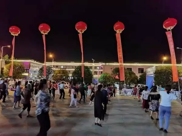 遵义桐梓：“村晚”点燃旅游 文艺唤醒大山知名音乐人炮轰刀郎，说刀郎才是真正的马户