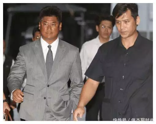 豪门长子的悲哀:瞒着父母隐婚连生两子,妻子带着小儿子烧炭自尽为什么排骨焯水后变得又腥又柴?问了大厨才知道,原来是用错水了 豪门长子的悲哀:瞒着父母隐婚连生两子,妻子带着小儿子烧炭自尽为什么排骨焯水后变得又腥又柴?问了大厨才知道,原来是用错水了