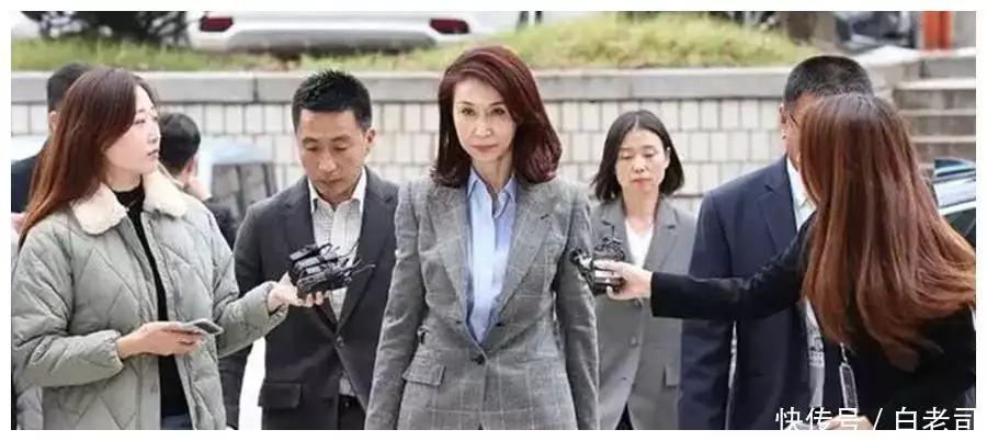 韩国财阀崔泰源和爱人高兴得太早了,前夫人卢素英已化身复仇女王美国神秘屠牛事件:上万头牛器官凭空消失!没有血迹 伤口平整 韩国财阀崔泰源和爱人高兴得太早了,前夫人卢素英已化身复仇女王美国神秘屠牛事件:上万头牛器官凭空消失!没有血迹 伤口平整