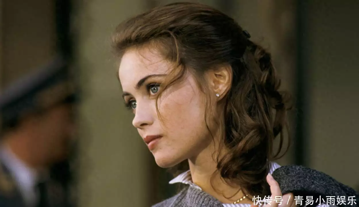 “美丽坏女人”艾曼纽为艺术献身的电影合集1970年，开国中将在家中被枪杀，毛主席震怒：尽快破案