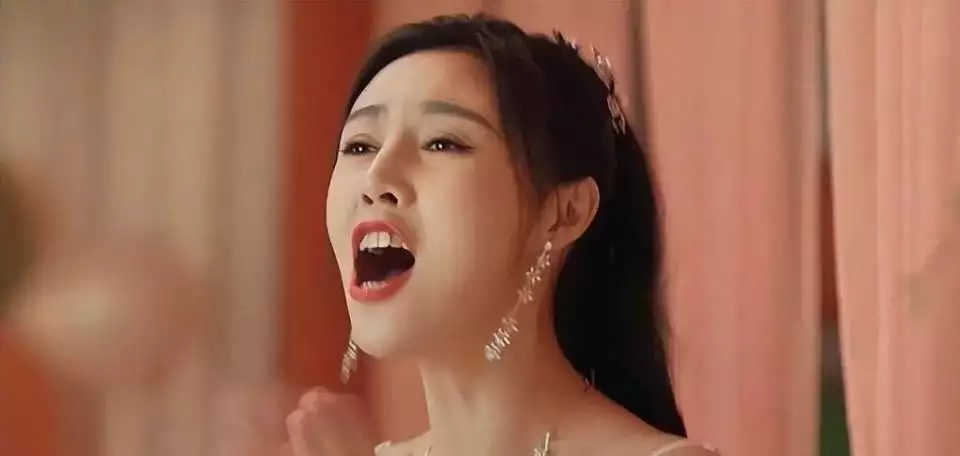 网大明星赵奕欢徐冬冬甘婷婷：性感烂片三巨头，观众直呼不如露肉浙江考生提前15分钟交卷，笑称“高考太简单”，后来考了多少分？