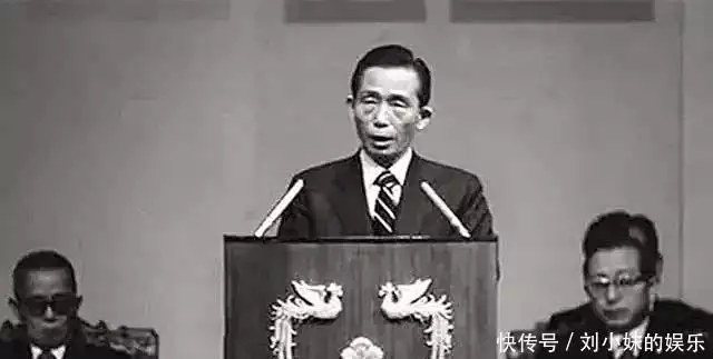2009年,韩国女星在家中自缢,留下的遗书记录了财阀的丑闻2019年,男子寻回被拐10年儿子又送走,儿子怒喊:你害我没有家了 2009年,韩国女星在家中自缢,留下的遗书记录了财阀的丑闻2019年,男子寻回被拐10年儿子又送走,儿子怒喊:你害我没有家了