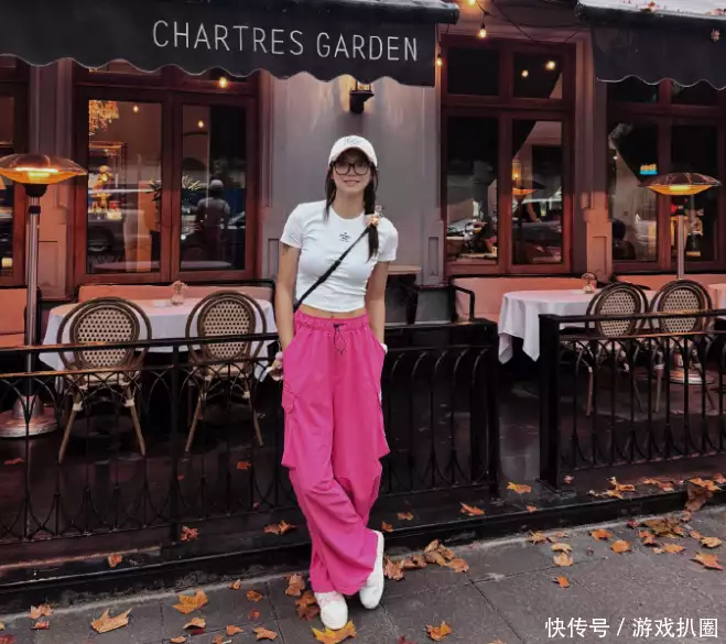 吴艳妮公开亮相,大秀时尚穿搭,气场不逊明星,与徐静雨梦幻同框航天员王亚平有多重要?享国家二级警卫待遇,食物未检验不能食用