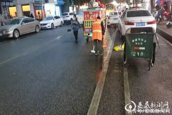 娄底环卫城管联动 开启“车窗抛物”处罚模式