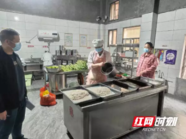 雙牌瀧泊鎮(zhèn)：排查校園食品安全 用心護航美好“食光”播報文章