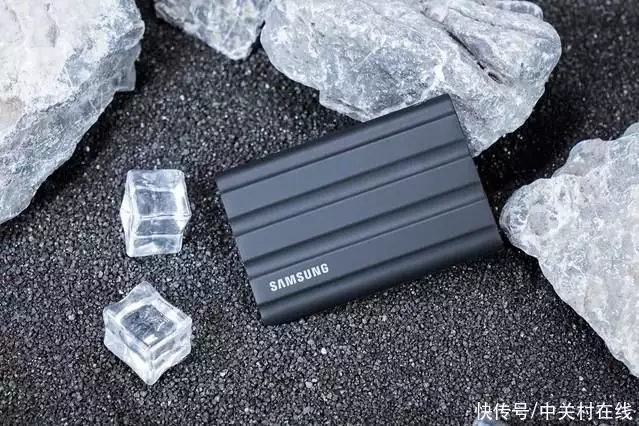 怎样把Steam游戏库随身带？一个三星T7 Shield就够了盘点亲过唐三的女神有几位，最后一位也太漂亮了-游戏攻略礼包下载 安卓苹果手游排行榜 好游戏尽在春天手游网