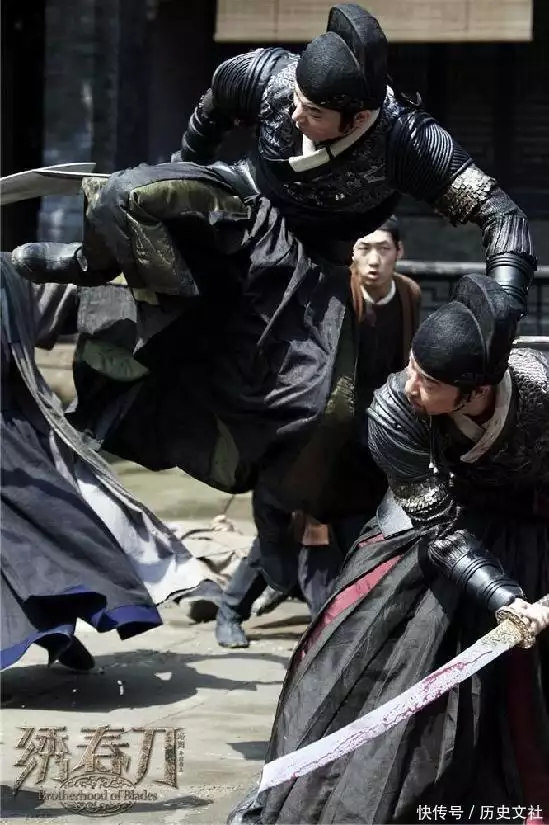 《绣春刀》:“绣春刀、飞鱼服”中国武侠片的崛起陈小春在长沙面馆吃面配大蒜惊呆粉丝,还被小男孩喊小春哥哥 《绣春刀》:“绣春刀、飞鱼服”中国武侠片的崛起陈小春在长沙面馆吃面配大蒜惊呆粉丝,还被小男孩喊小春哥哥
