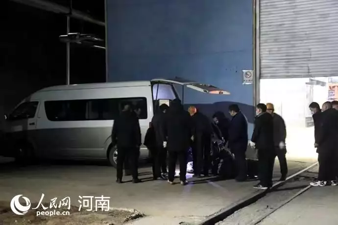 平顶山煤矿事故一名被困人员升井 仍有5人失联人间悲剧，3岁女孩活活饿死，被困家中17天！两名民警被判刑