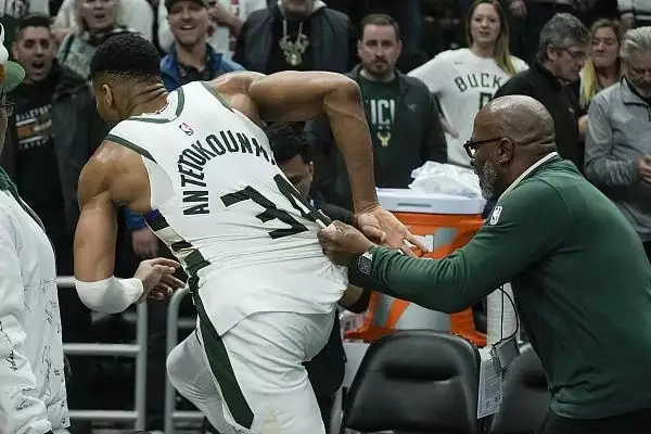 BET365体育：NBA ｜ “字母哥”64分创个人新高 赛中赛后行为不断引发冲突惹热议播报文章