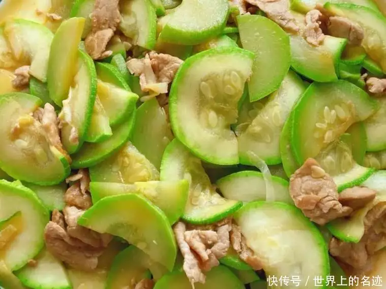 夏天吃瓜，身体顶呱呱，八种瓜类美食别错过，补水润燥健康过夏天蔡徐坤塌房后旧料新翻：油腻、耍大牌，这份“落井下石”不可避免