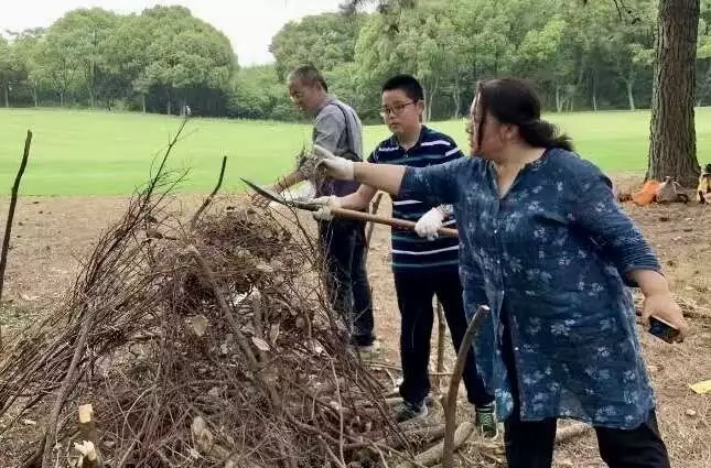 杭州启动生物多样性观察节 专家与市民代表手把手采集标本