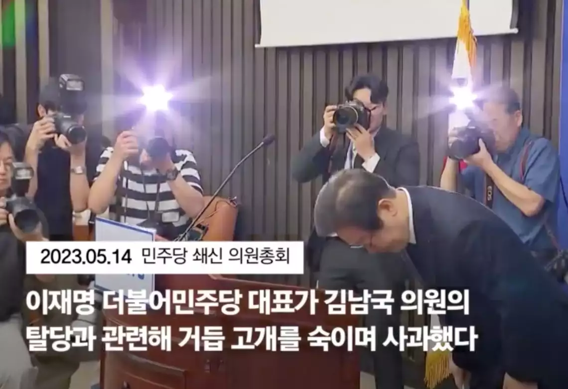 韩媒:最大在野党议员因投资虚拟货币争议退党,党首反复鞠躬致歉小舞睡姿发展史,从害羞分床到大胆坐腿,动作越来越成熟
