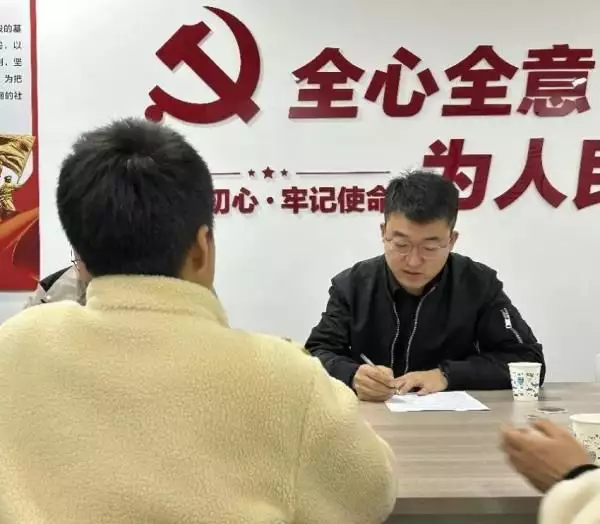 优师甄选 |专访“懂学生、懂家长、懂政策”的升学规划专家张日斌向华强年轻时长啥样? 当照片流出, 才知为啥成龙怕他, 关之琳爱他(图2) 优师甄选 |专访“懂学生、懂家长、懂政策”的升学规划专家张日斌向华强年轻时长啥样? 当照片流出, 才知为啥成龙怕他, 关之琳爱他(图2)