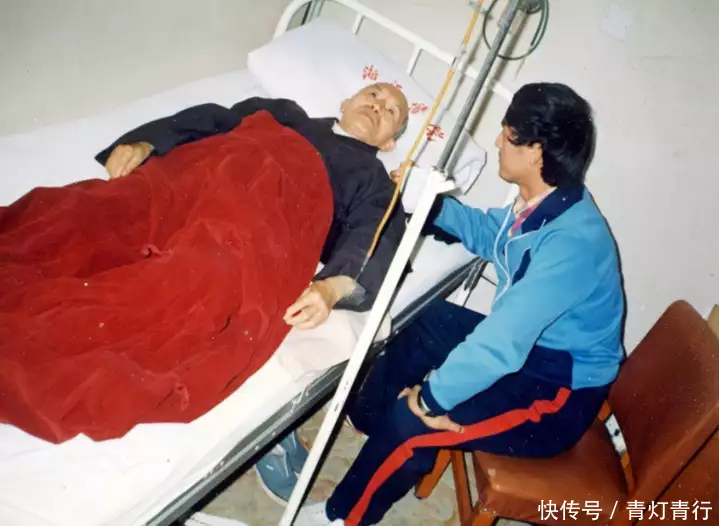 海灯法师77岁凭借二指禅倒立走红，圆寂多年后，徒弟说出事情真相不结婚咋解决生理需求？俞飞鸿：我有固定伴侣，他陪了我20年