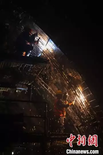 青岛胶州湾二隧施工至海面下115米 系目前国内海底道路隧道最深深度