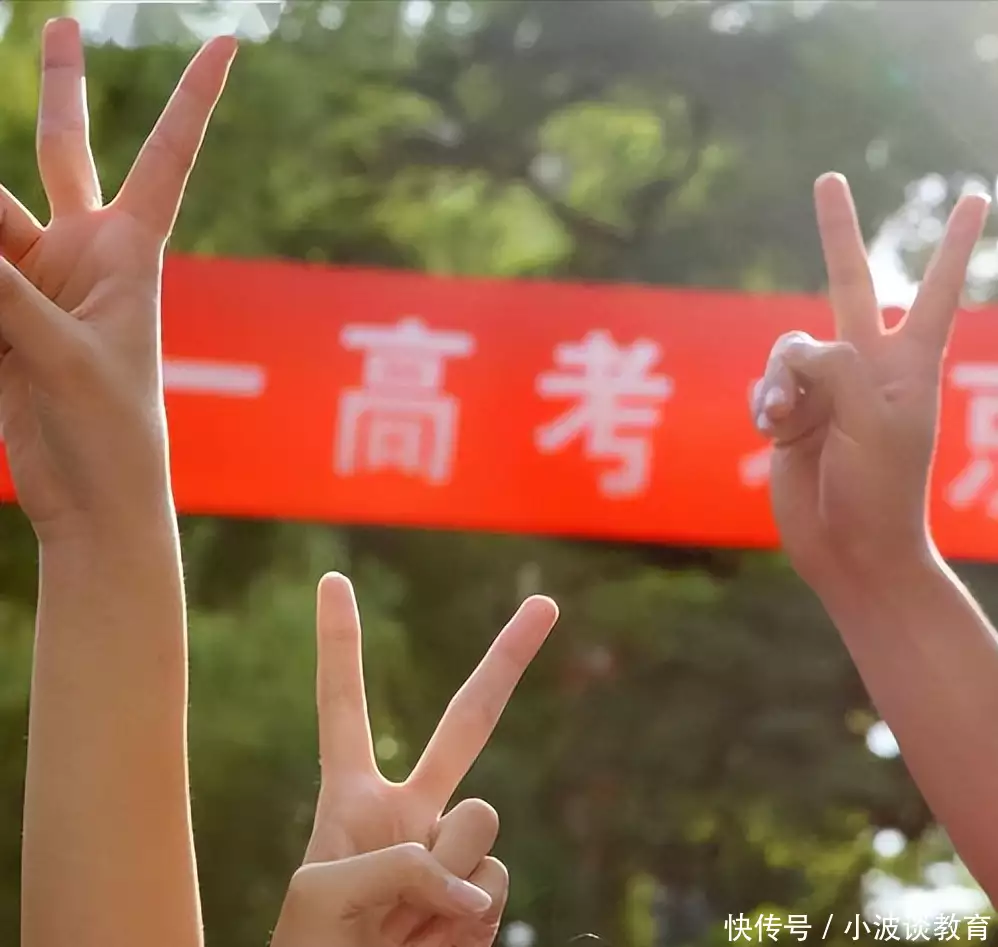 速看（广东的大学排行榜2021）广东各大学校排名，2022年广东37所大学排名：10所院校跻身全国百强，第一毫无争议44岁高圆圆疑没穿内衣引热议！深V礼服难掩身材差，被嘲又老又垂，黑色的雅称有哪些，激战2黄金碎层武器，