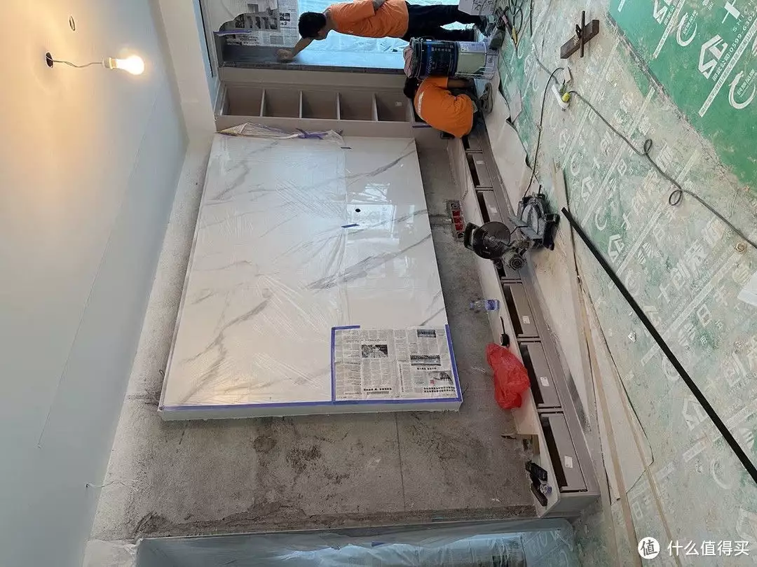 装修选择板材杨幂父母苏州买房，父亲左手天珠右手名表，被吐槽很高傲还难缠！(图4)