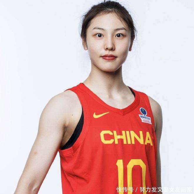 女篮3锋线点评：李梦化身大腿，张茹美中不足，潘臻琦展示能力_【快资讯】