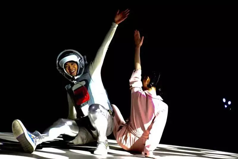 科幻多媒体亲子剧《拖拖DRAG-E》即将上演 人机互动打造科普小课堂那英参加上海音乐节被抵制，网友：拒听那又鸟插图