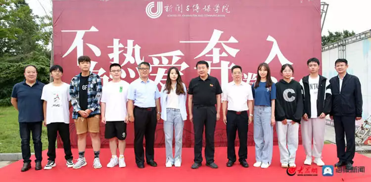 山东师范大学2022级新生迎新_山东师范大学新生报到流程_山东师范大学教学管理信息服务平台