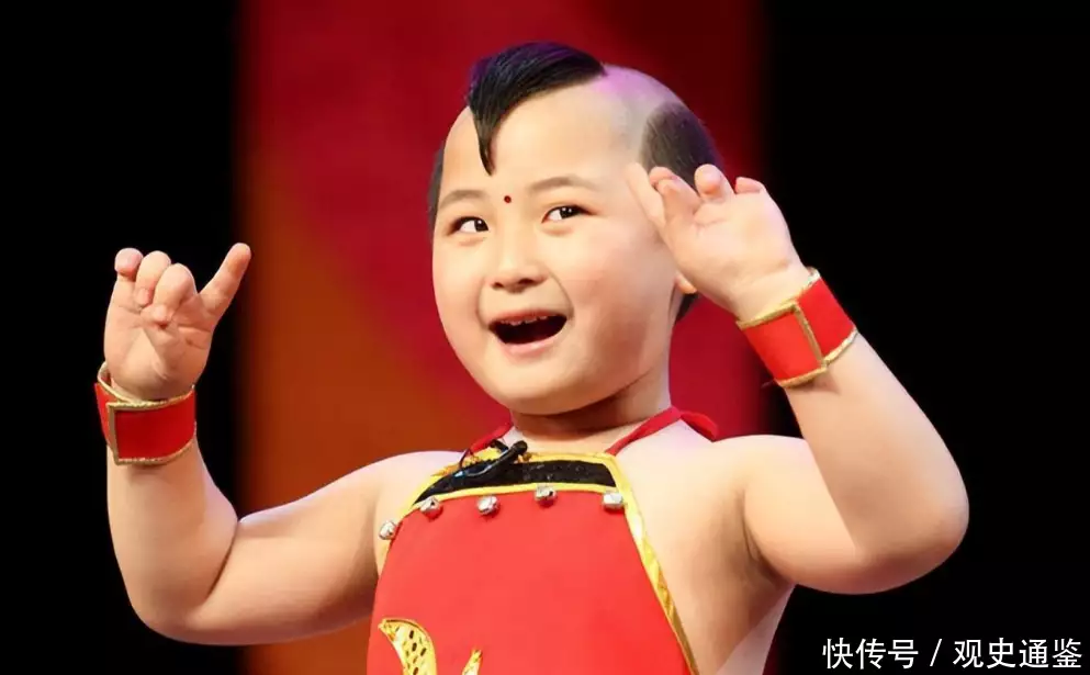 鹿霍邓鸣贺:6岁参加央视春晚8岁却意外逝世,为什么被说是父母的毛柱《水浒传》破烂的3位小童星,现在全被是大咖,大家知道是谁吗(图3) 鹿霍邓鸣贺:6岁参加央视春晚8岁却意外逝世,为什么被说是父母的毛柱《水浒传》破烂的3位小童星,现在全被是大咖,大家知道是谁吗(图3)
