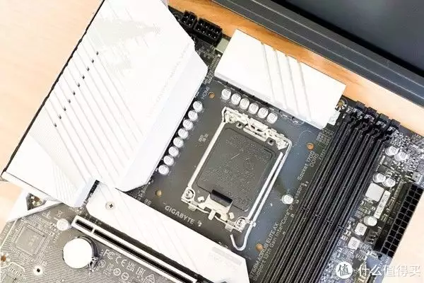 反向操作,电脑攒机我用低U高显,效果如何呢?用技嘉760主板实测李连杰:被取消国家一级演员称号