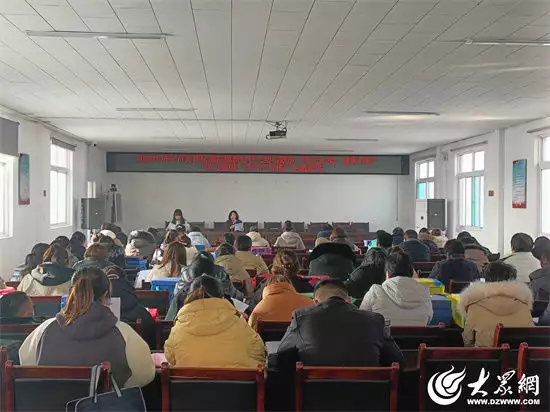 济宁市兖州区颜店镇开展“学无止境 强国有我”“学习强国”学习平台推广主题宣讲留守儿童“17字作文”走红，让他得到满分的，却是被擦掉的3个字
