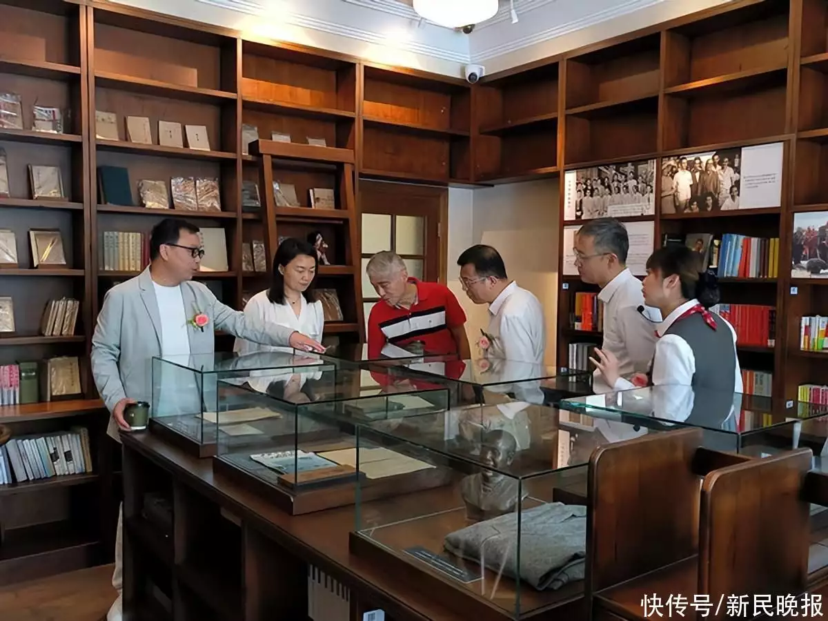 工商银行虹口山阴路支行重新装修布展焕新迎客杨幂初中无人敢表白，看了初三照片，网友：就这长相谁敢追？(图3)