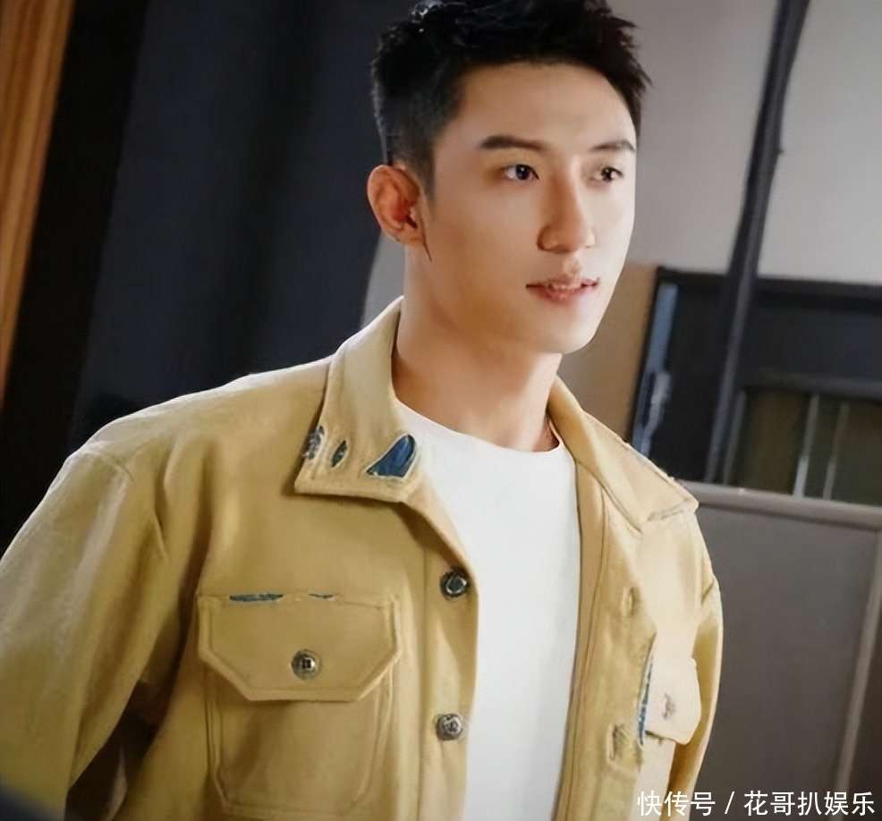黄景瑜前妻王雨馨晒离婚证,疑似两人录音被曝光,陈年旧瓜添新料_【快资讯】