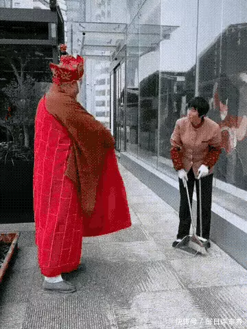 “表哥当年为了娶她，哭着卖掉60枚比特币！”现在睡觉都会笑醒白天演员、晚上间谍，隐姓埋名75年，94岁的“姜子牙”传奇一生