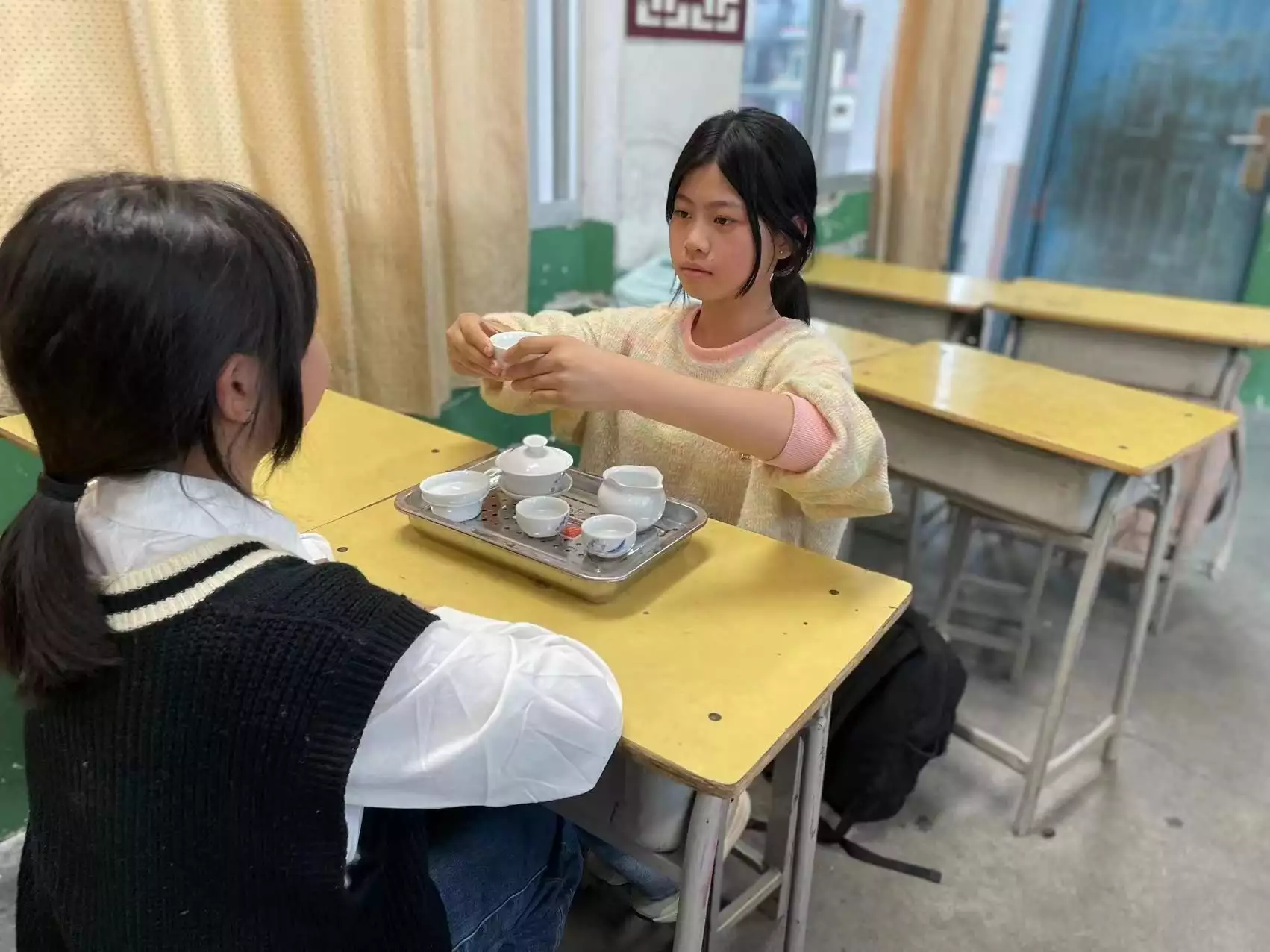 这样也行？（小学茶艺社团活动记录）茶艺社团主题，茶艺促双减，茶香润心田 ——鸾凤中心小学茶艺茶道社团活动周迅半裸人体模特画曝光，一幅卖184万！，ipx660，