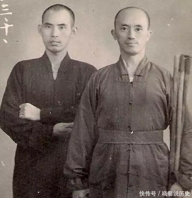 海灯法师77岁，凭借二指禅倒立走红，圆寂多年后，徒弟说出真相李保田儿子精神引担忧，浑身纹身夸张乱蹦太放飞，被讽刺有个好爹