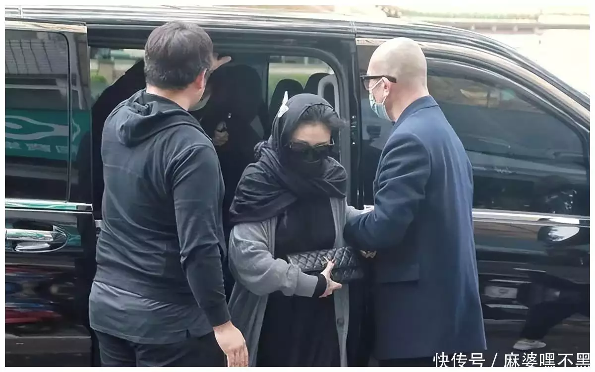 大S具俊曄送別小S公公！大S穿搭奇怪仍漂亮，具俊曄瘦了不少！播報(bào)文章