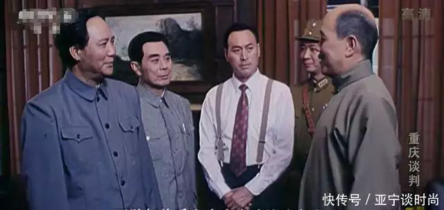 《重庆谈判》幕后故事:导演李前宽没拿到拍摄权,如同差点失恋演员郑铮举行葬礼!灵堂内景曝光很低调,走廊两边摆满花圈 《重庆谈判》幕后故事:导演李前宽没拿到拍摄权,如同差点失恋演员郑铮举行葬礼!灵堂内景曝光很低调,走廊两边摆满花圈
