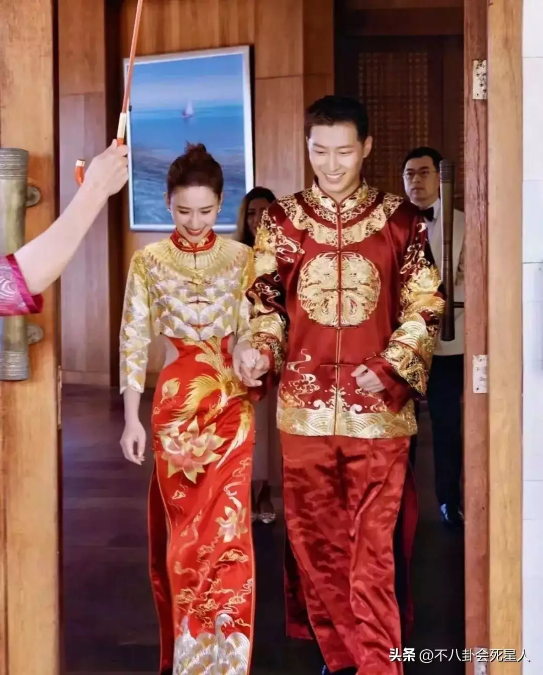 2023年结婚的7对明星,有人成豪门赘婿,有人上演“母子恋”30年前那位渴望上学的“大眼睛女孩”,国家重点培养,现咋样了