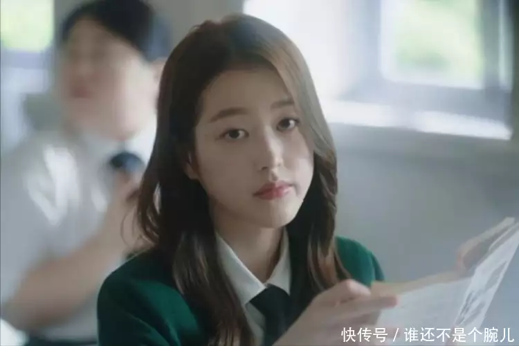一扭屁股惊天下!这一次,张元英要“扭”到韩国财阀的眼里去了吧电影《困在时间里的父亲》:时光囚牢中的父爱挽歌 一扭屁股惊天下!这一次,张元英要“扭”到韩国财阀的眼里去了吧电影《困在时间里的父亲》:时光囚牢中的父爱挽歌