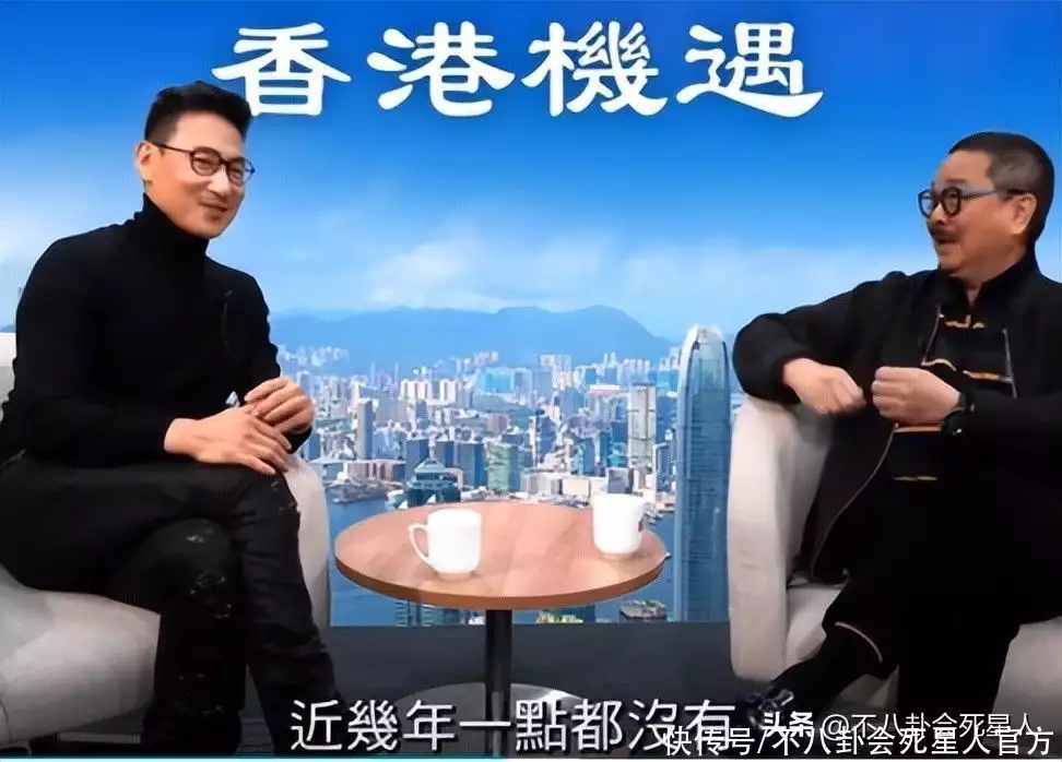拥数千万大宅、开数十辆小车、赚数千万票钱，别再“心疼”张国荣啦！要求中国给全世界道歉，被央视解雇的主持人阿丘，如今下场apparently(图4)