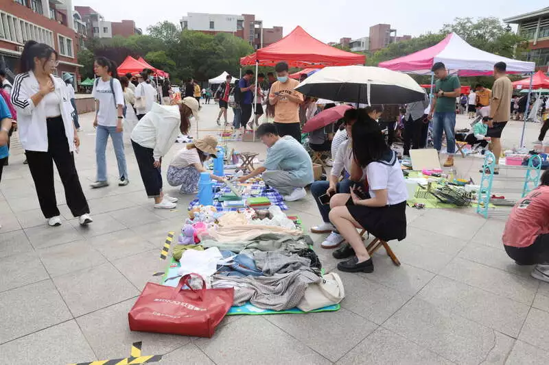 干貨滿滿（山東科技大學(xué)畢業(yè)典禮直播）山東科技大學(xué)畢業(yè)典禮歌曲，山東科技大學(xué)：“綠色畢業(yè)”成校園亮麗風(fēng)景線14歲驚艷中國(guó)的“丹麥天使”，因太漂亮，如今男友禁止她單獨(dú)出門(mén)，魯四鳳，