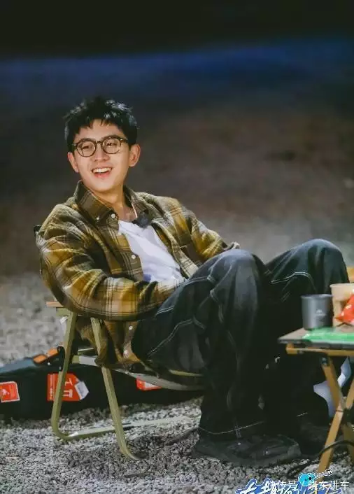 综艺《友趣的日子》热播：陈粒和焦迈奇上演“唱作人的老友记”