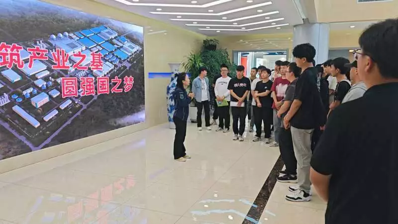 团宁夏区委组织210余名大学生体验职场生活长得英俊帅气，却输在“个子矮”上，这6位男星身高太不懂事了！