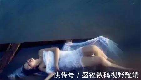 梦境奇观，梦见自己拥有众多胸部的深层解析与心理启示