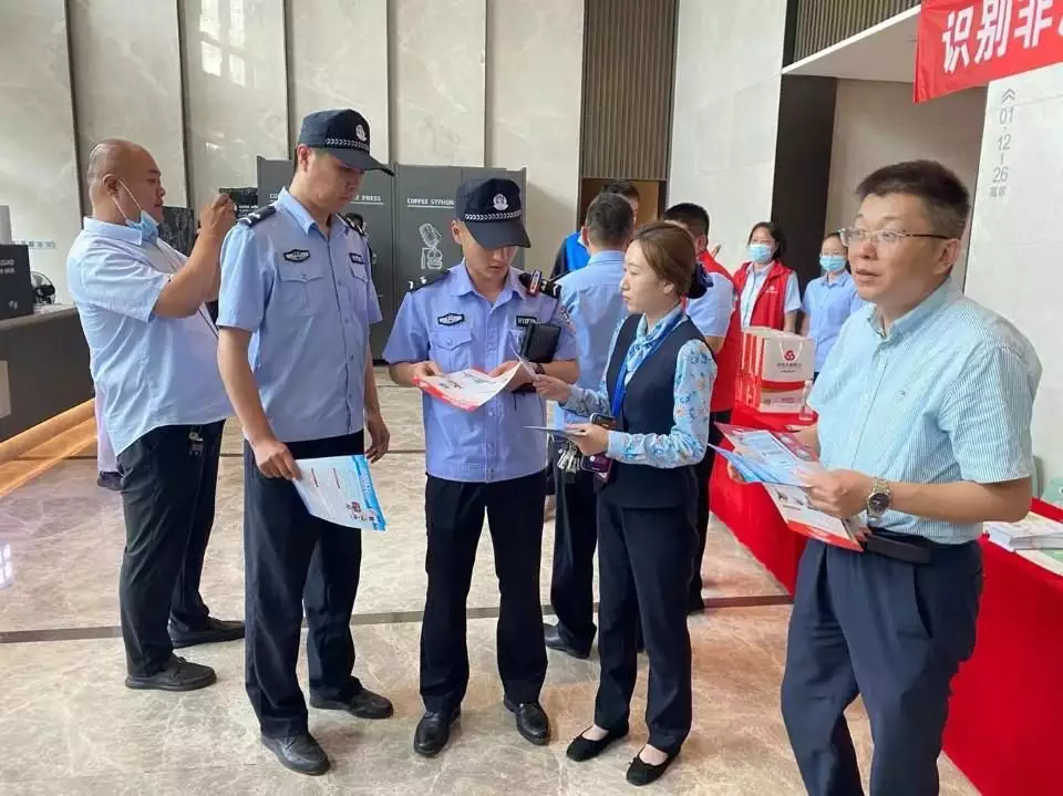 民生银行济南槐荫支行开展“普及金融知识 守住钱袋子”宣传活动外鼻翅过大 李秀明算顶级大美女吗？看她和张瑜等人的合照就知道了（济南公安民生）普及金融知识守住钱袋子活动方案，