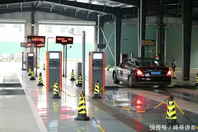 新车6年免检，逾期两年没有领合格证怎么办以下犯上，接连离开，赵本山终于为他的“不可一世”付出了代价（六年内免检车逾期未领标志出了事故保险公司赔付吗）