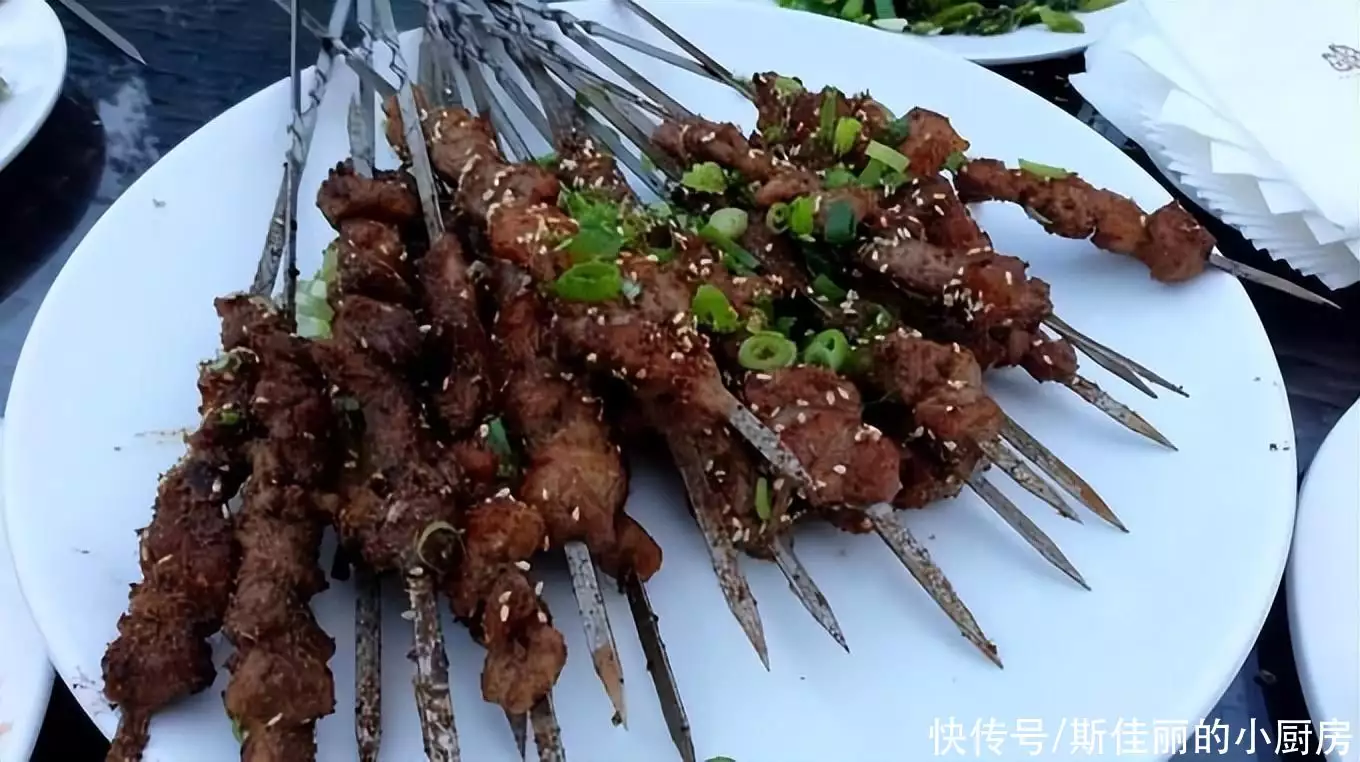到广东东莞旅游，在潮汕吃烧鹅喝茅台得花多少？这个价你可接受？十万中国人到非洲种菜，二十年为啥不回国？来听听非洲女人的回答