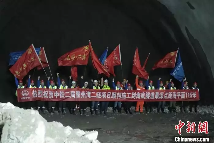 青岛胶州湾二隧施工至海面下115米 系目前国内海底道路隧道最深深度