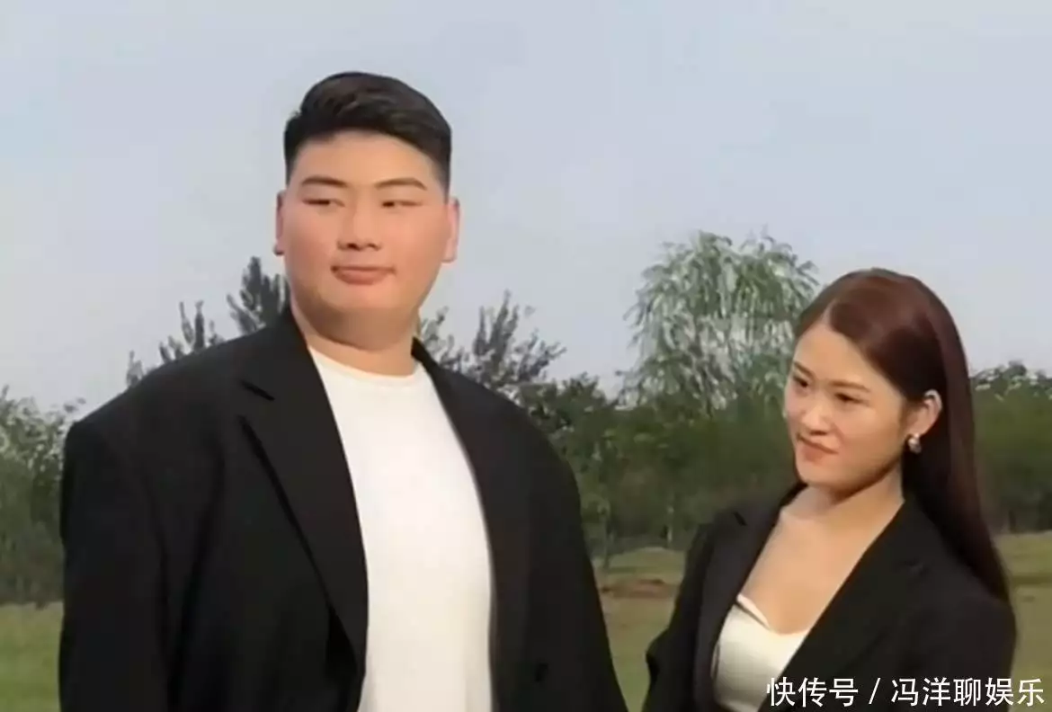 大衣哥去月子中心探望孙子，费用三万装修高档，儿媳出镜清秀漂亮迪丽热巴拍封面花絮视频：忘记开美颜特效后，这腿我没眼花吧？(图5)