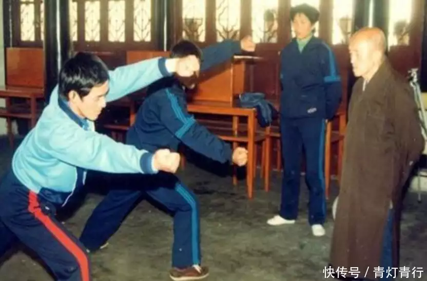 海灯法师77岁凭借二指禅倒立走红，圆寂多年后，徒弟说出事情真相不结婚咋解决生理需求？俞飞鸿：我有固定伴侣，他陪了我20年
