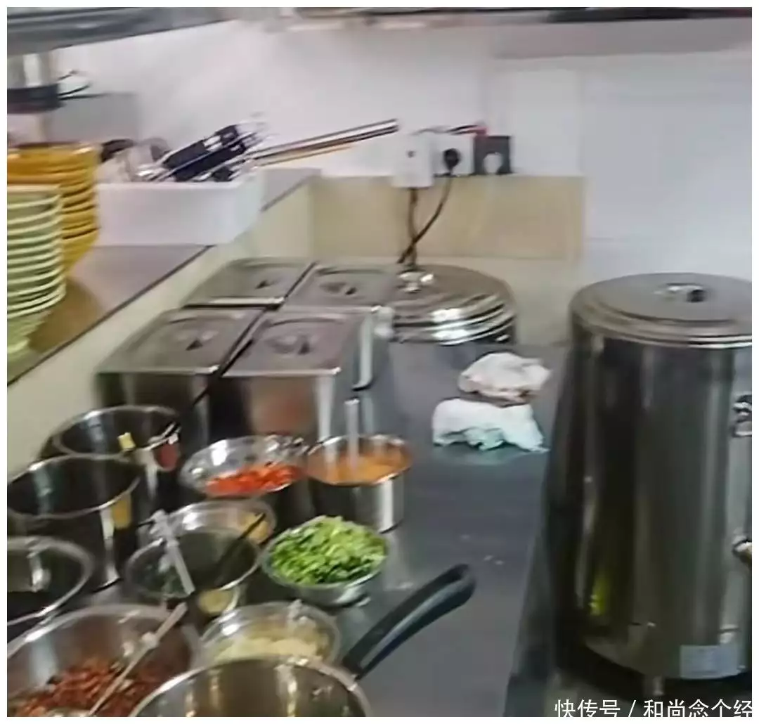 赣州:女子才展店半个月,让家里积攒暴增10万,感觉没营生想放弃父亲因没钱给女儿M102ZD内疚跪地 网友:很可能是练洪洋(图4) 赣州:女子才展店半个月,让家里积攒暴增10万,感觉没营生想放弃父亲因没钱给女儿M102ZD内疚跪地 网友:很可能是练洪洋(图4)